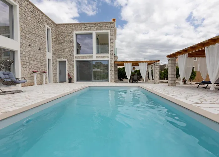 Rafaelia Premium Villa With Private Pool In Drepano