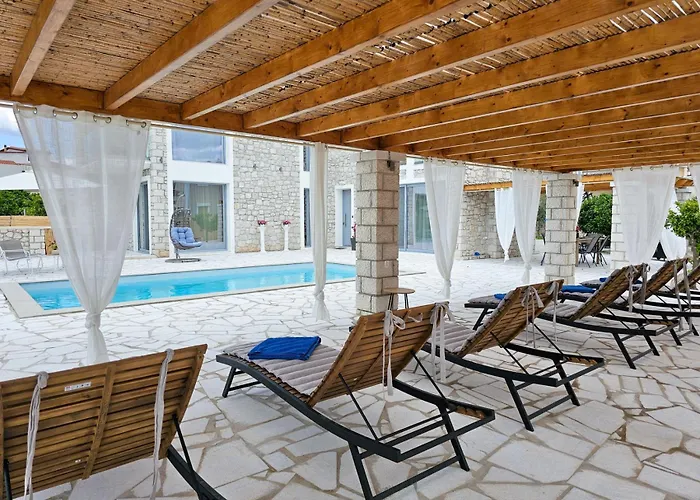 Rafaelia Premium Villa With Private Pool In Drepano